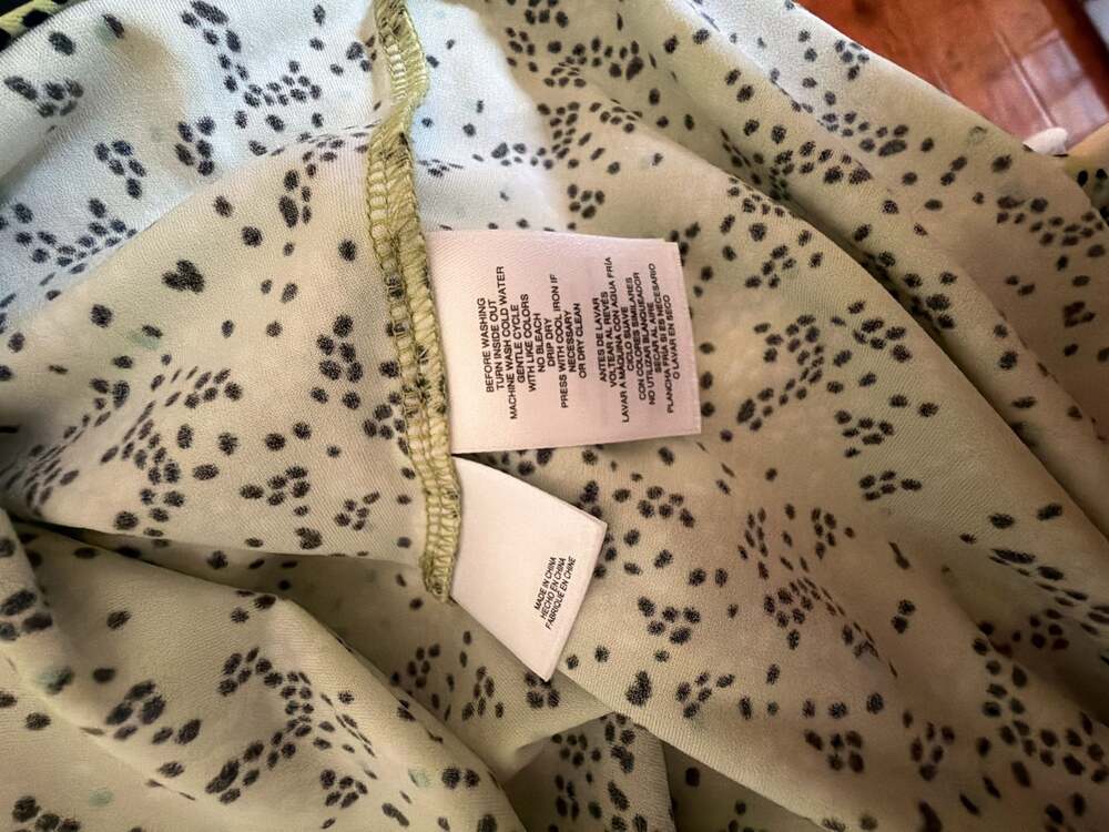 Anne Klein Women's Light Green Printed Flutter Sleeve Blouse with Gold Buttons - Picture 3 of 9